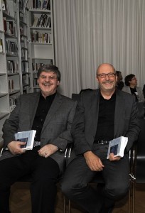 Alfons Schweiggert und Norbert Göttler. Foto: Volker Derlath