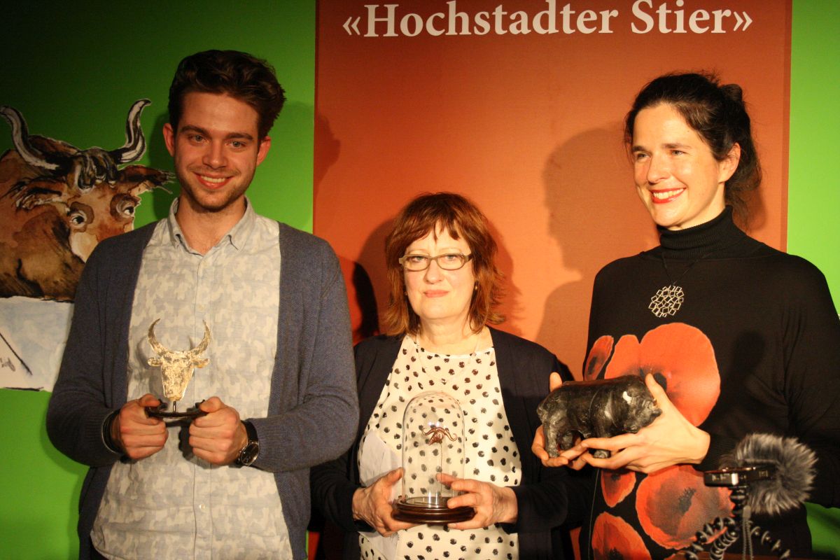 Die Hauptpreisträger des Lyrikstiers 2016 (v. l.): Leander Beil (Teilnehmerpreis), Babette Werth (Jurypreis) und Babette Dieterich (Publikumspreis). Foto: Jan-Eike Hornauer