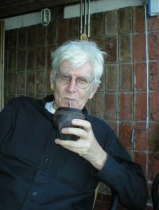 Lasse Söderberg beim Mate-Trinken (Foto Delta-Archiv, Stuttgart)