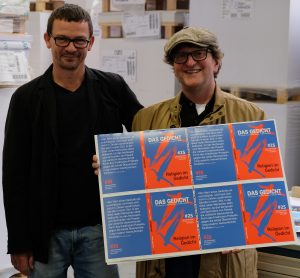 Peter Boerboom und Anton G. Leitner beim Umschlagandruck von DAS GEDICHT 25 in Deiningen. Foto: DAS GEDICHT