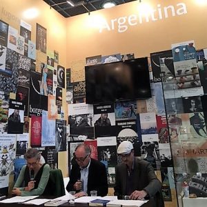 Gelmanlesung auf der Frankfurter Buchmesse 2017 mit Juana Burghardt, Walter Eckel und Tobias Burghardt. Foto: Isabel Aliaga